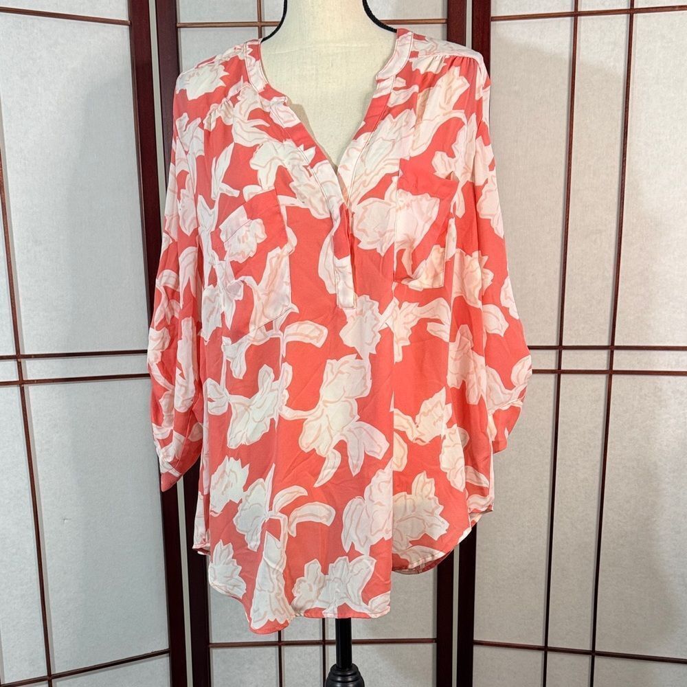 Torrid 2 Coral and White Floral Blouse